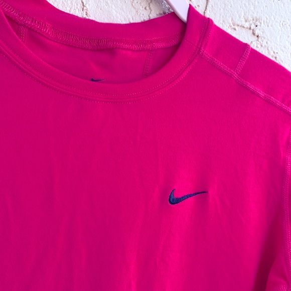 Nike T-Shirt - Picture 2 of 4